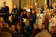 Die Kinder spielten und sangen, sogar die Solisten Maria und Josef...