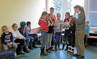 flötende Kinder von Kindergarten und Schule